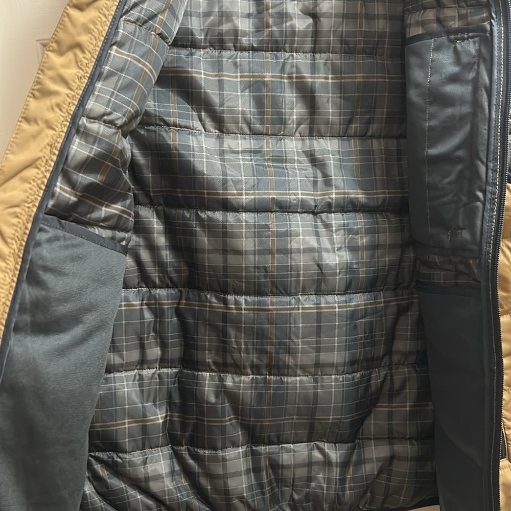 Free Country Men’s Puffer Vest Size Medium Tan NWT - Picture 8 of 8